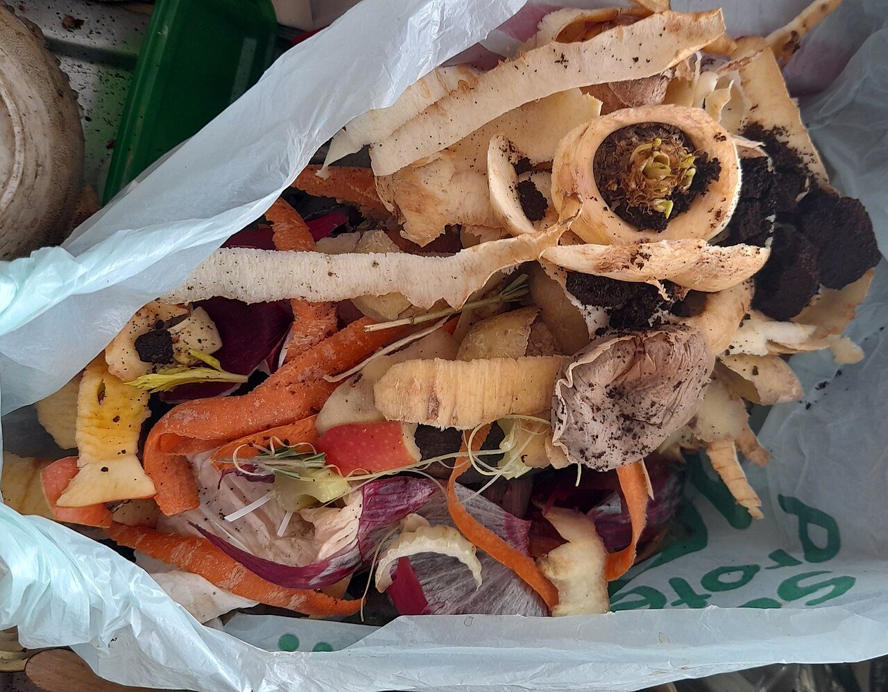Resturile de la bucătărie: ce le dau și ce nu le dau